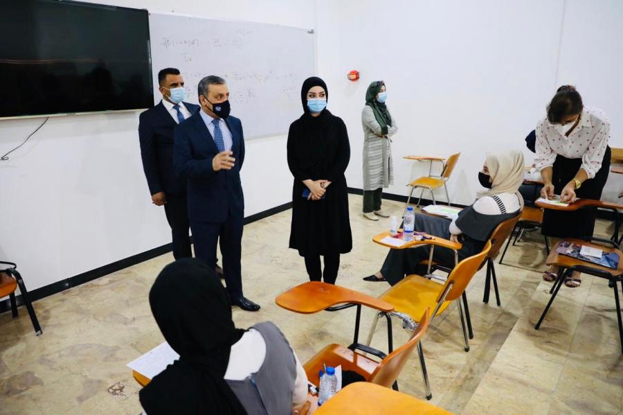 محافظ بغداد يجري زيارة تفقدية لمتابعة سير الامتحانات